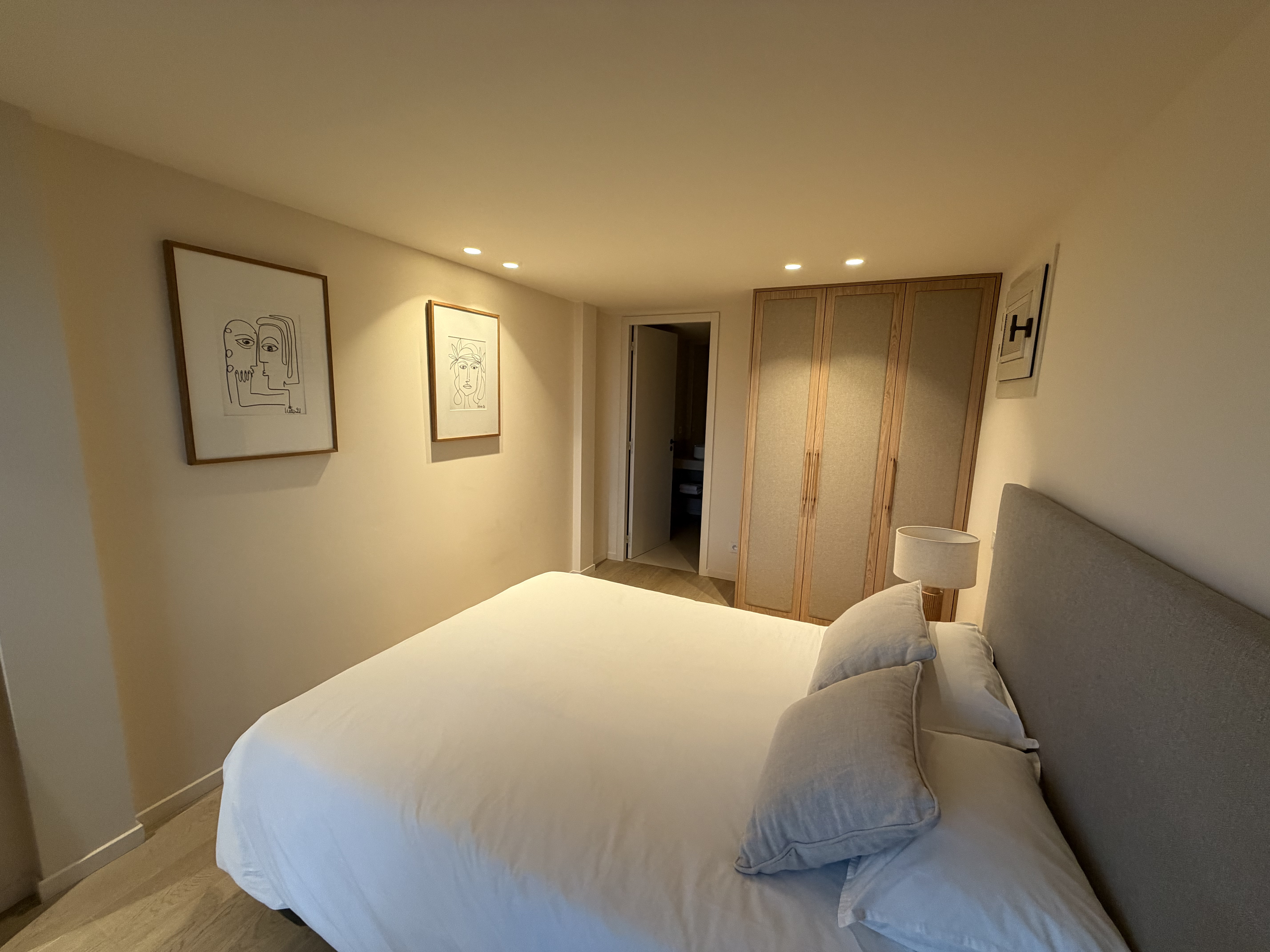 Room 6 bed